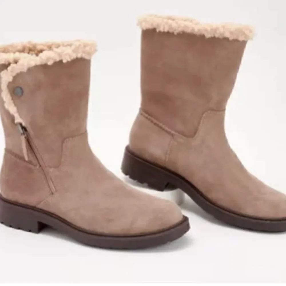 Clark’s Collection Opal Zip Stacked heel taupe suede winter boots NWT
